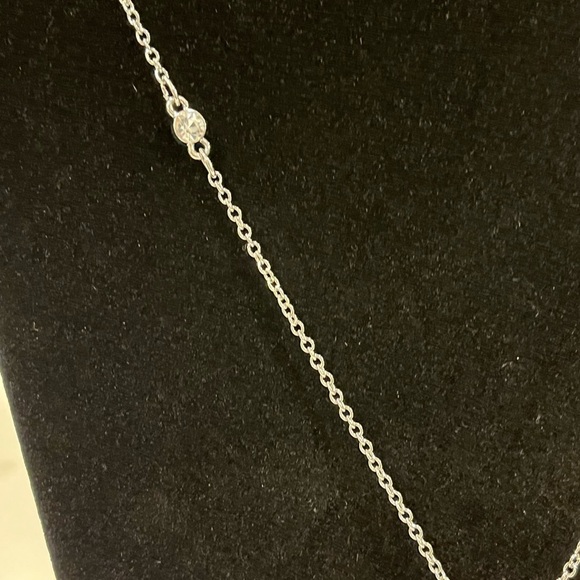 Guess Silver Flower/Crystal Necklace - NWT - Picture 8 of 8